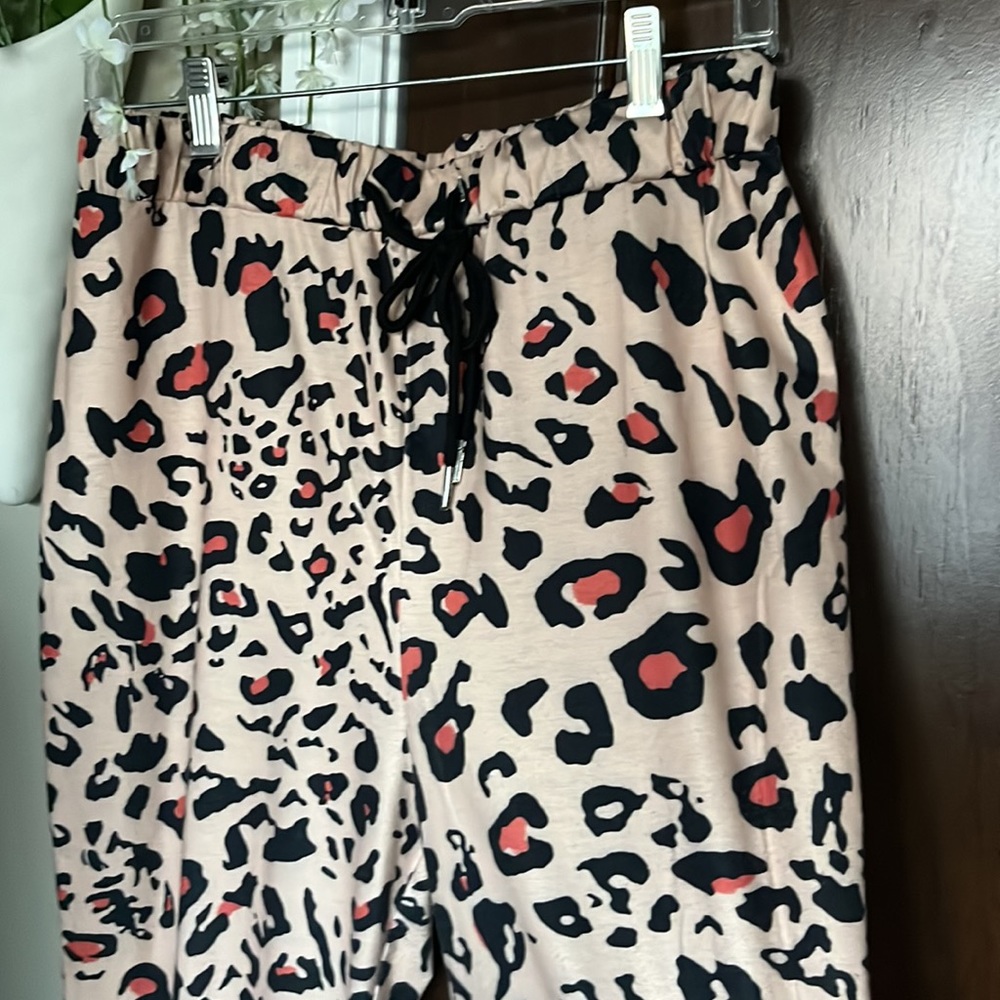 Pajama Set Size Large Like New - Picture 2 of 8